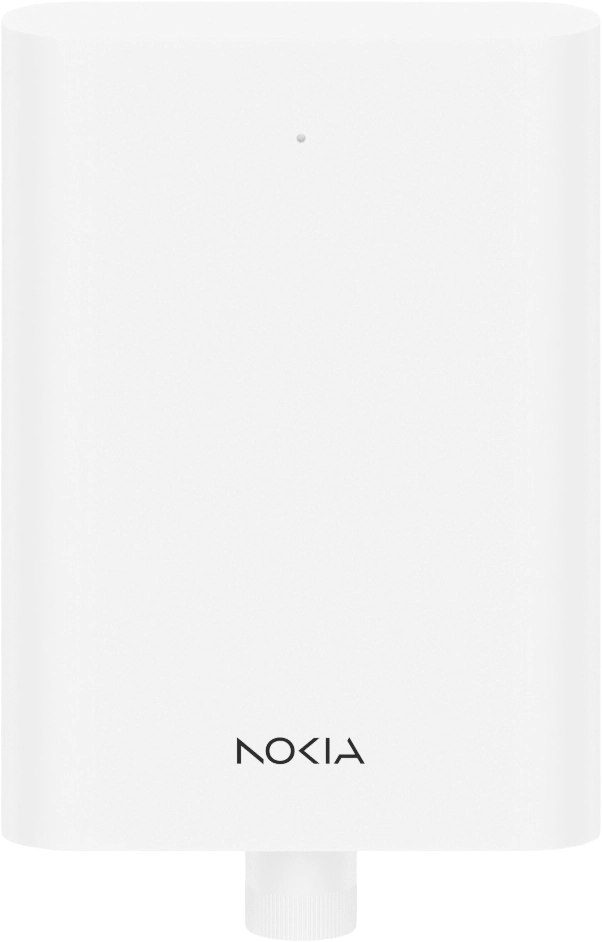 Nokia 5G26-A, hvit 5G-antenne med kabeltilkobling i bunnen. Velg denne modellen for å se hvordan du monterer 5G-antennen.